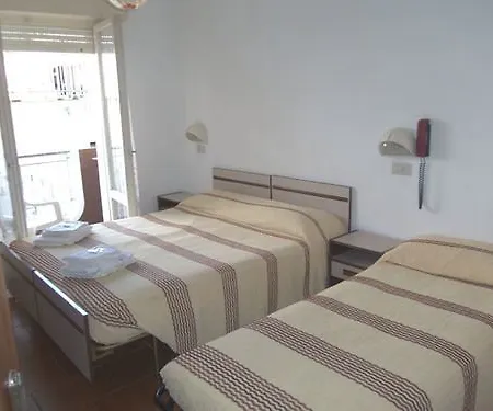 Emanuela Ξενοδοχείο 2*