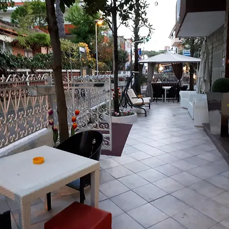 Ξενοδοχείο Emanuela 2*